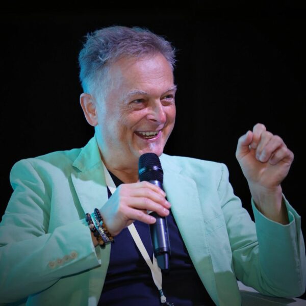 photo 5906821067551391398 y